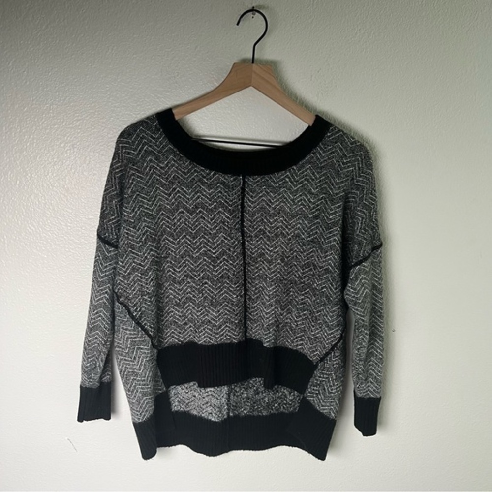 French Connection black and white cropped front Wool Blend Sweater SZ S